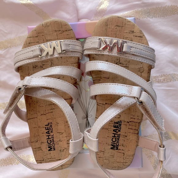 💖MICHAEL KORS 💖toddler size 10 sandals. - Picture 3 of 7